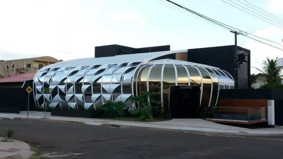 Obra comercial Hachimitsu em Londrina